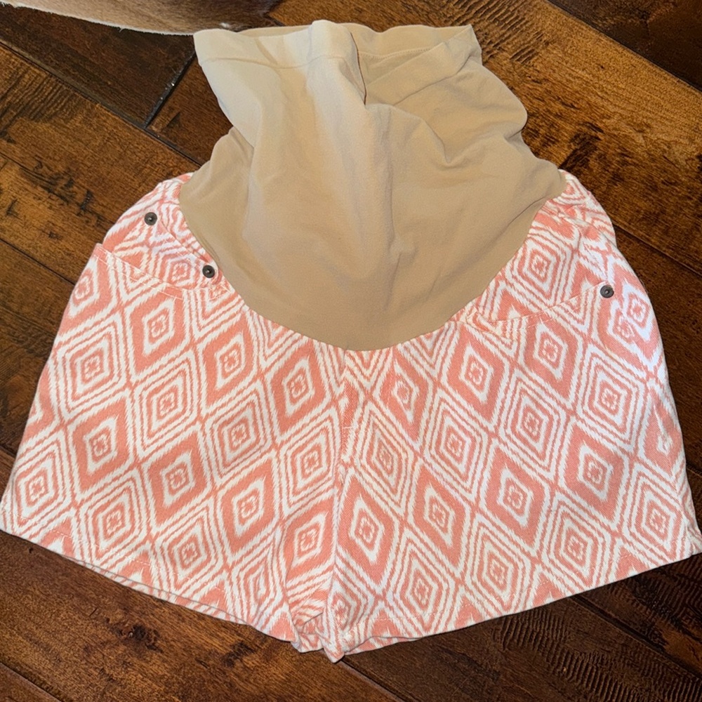 dollhouse maternity shorts